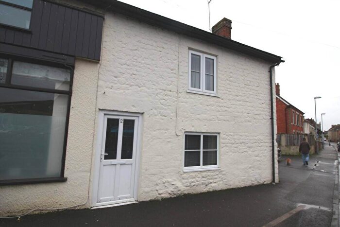 1 Bedroom End Of Terrace House To Rent In Bay Road, Gillingham, SP8