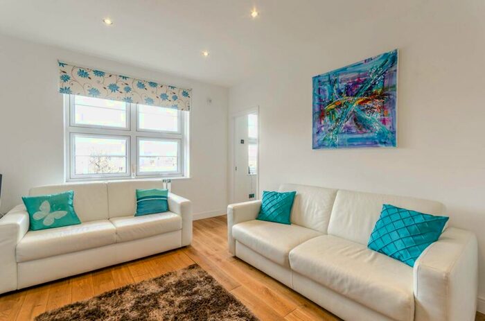 2 Bedroom Flat To Rent In St Katharines Way, Wapping, London, E1W