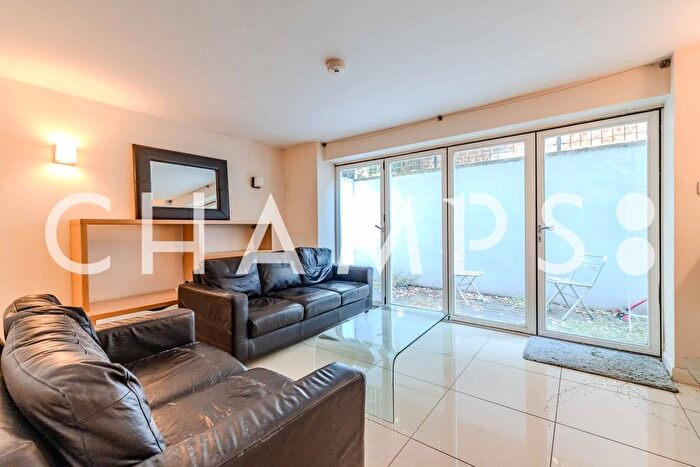 2 Bedroom Semi-detached House To Rent In Stanlake Road, W12
