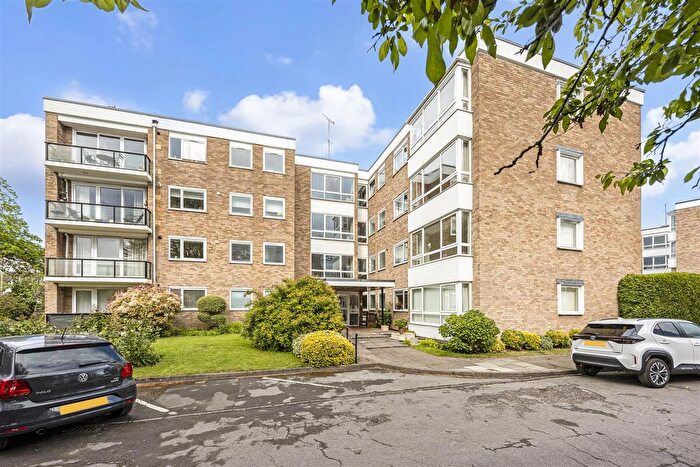 2 Bedroom Flat For Sale In Queens Road, Cheltenham, GL50
