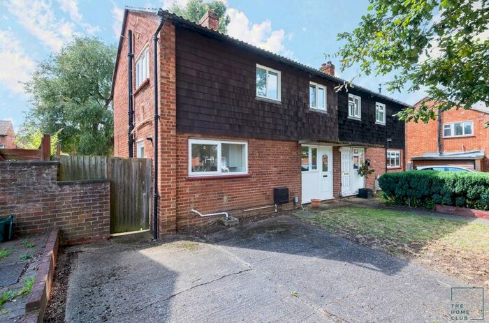 4 Bedroom Semi-Detached House To Rent In Cabell Road, Guildford, GU2