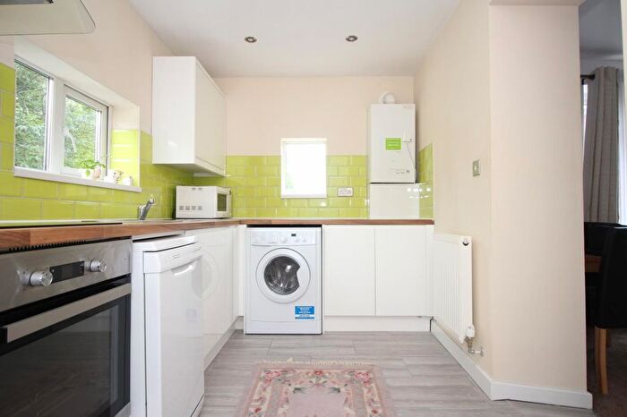 2 Bedroom Flat To Rent In Station Road, South Gosforth, Newcastle Upon Tyne, NE3