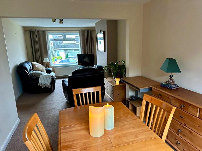 3 Bedroom Semi-Detached House For Sale In Westburn Crescent, Clydebank, Dunbartonshire, G81