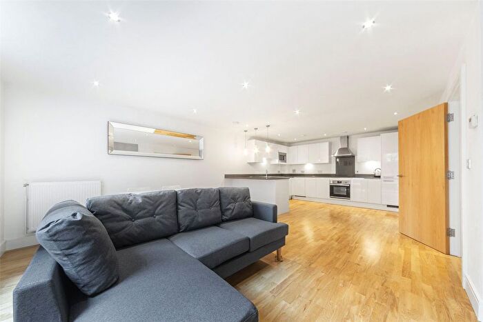 3 Bedroom Flat For Sale In Dowells Street, Greenwich, London, SE10