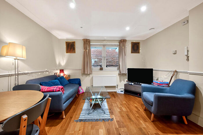 1 Bedroom Apartment To Rent In High Timber Street, London, EC4V