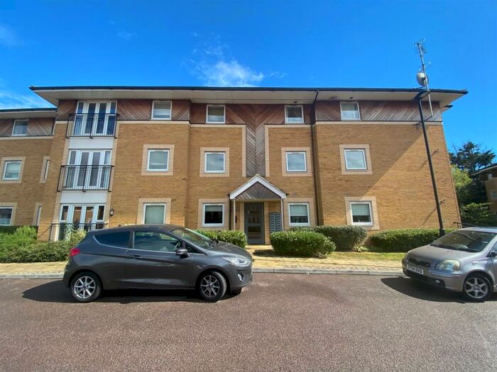 2 Bedroom Flat To Rent In Stafford Avenue, Hornchurch, RM11
