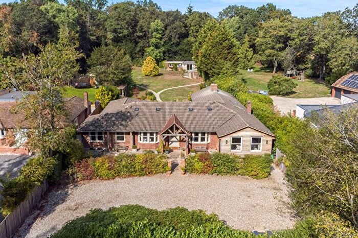 5 Bedroom Detached Bungalow For Sale In Harts Lane, Newbury, RG20