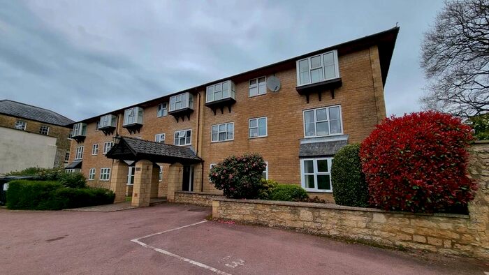 2 Bedroom Flat To Rent In Falkland House, Crewkerne, TA18