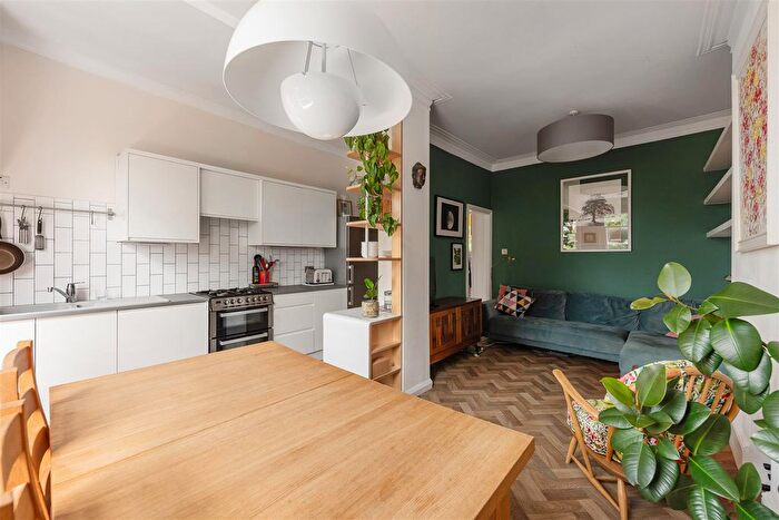 2 Bedroom Flat To Rent In Beulah Hill, London, SE19