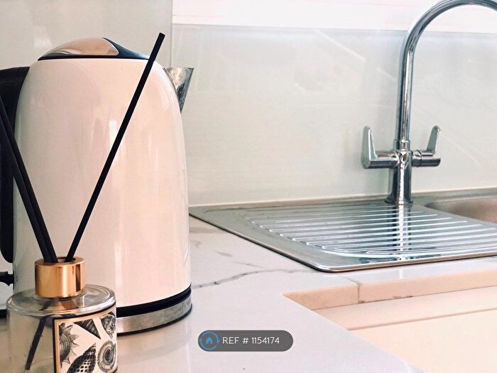 1 Bedroom Flat To Rent In Pavilion Terrace, London, W12