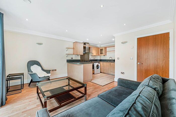 1 Bedroom Flat To Rent In Moorings House, Brentford, TW8