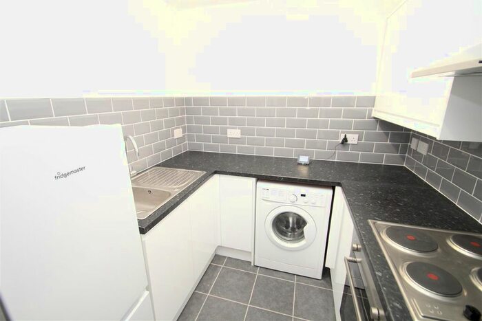 Property To Rent In Turnpike Lane, Uxbridge, UB10
