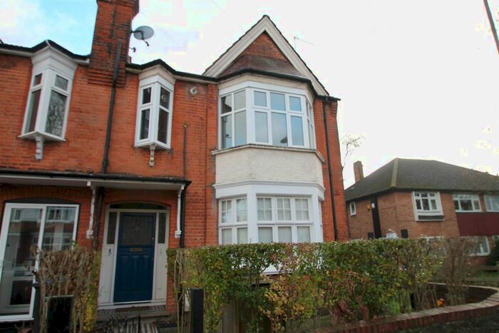 1 Bedroom Flat To Rent In New River Crescent, Palmers Green, N13