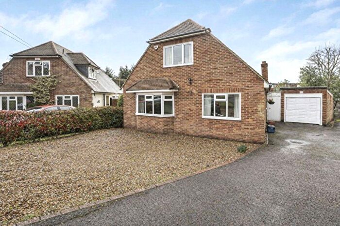 3 Bedroom Bungalow For Sale In Elm Walk, Radlett, Hertfordshire, WD7