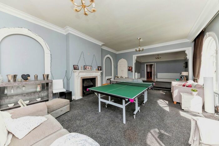 5 Bedroom Detached House For Sale In Park Drive, Grimsby, Lincolnshire, DN32