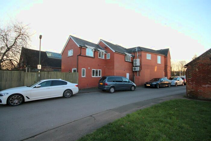 2 Bedroom Flat To Rent In Mangles Road, Guildford, GU1