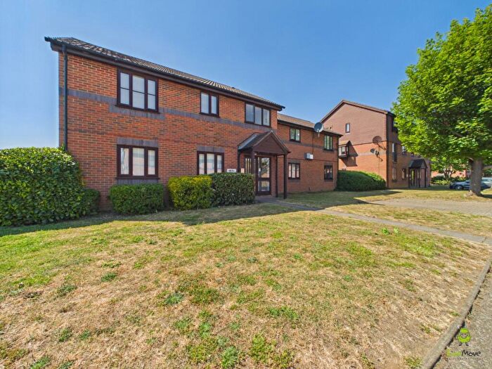 2 Bedroom Flat For Sale In Woodfall Drive Crayford, Crayford, Dartford, Kent, DA1
