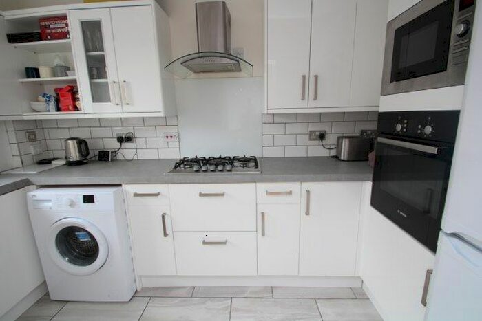 1 Bedroom Flat To Rent In Burdock Close, Croydon, CR0
