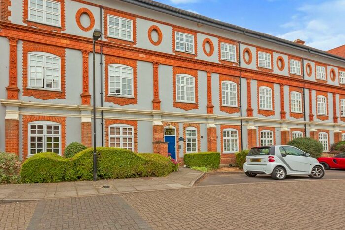 3 Bedroom Property To Rent In Temple Cowley -, OX4