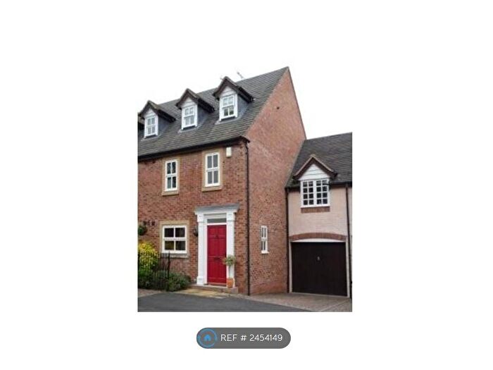 3 Bedroom Semi-Detached House To Rent In The Croft, Henley-In-Arden, B95