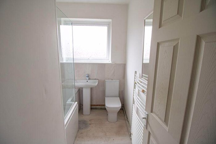 2 Bedroom Flat For Sale In Coniston Avenue, Farnworth, Bolton, BL4