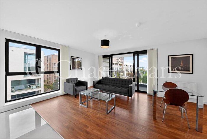 2 Bedroom Flat To Rent In Kingfisher Heights, Waterside Park, Bramwell Way, Royal Docks, London, E16