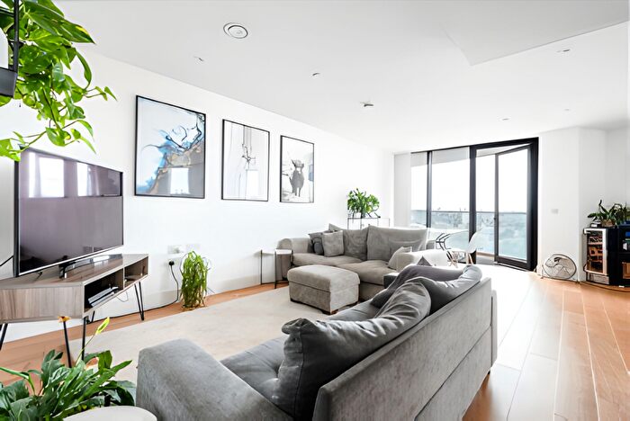 3 Bedroom Flat For Sale In Kingsland High Street, London, E8