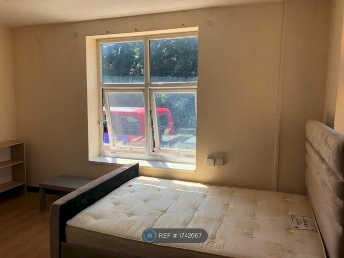 Studio To Rent In Lewisham Way, London, SE4