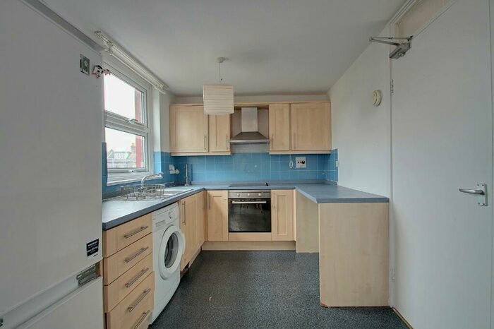 4 Bedroom Apartment To Rent In Mowatt Close, Archway, London, N19