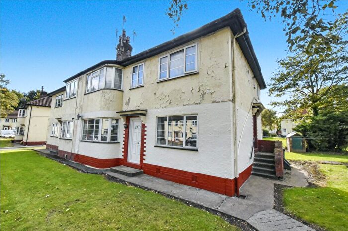 2 Bedroom Apartment For Sale In Sandringham Crescent, Leeds, West Yorkshire, LS17