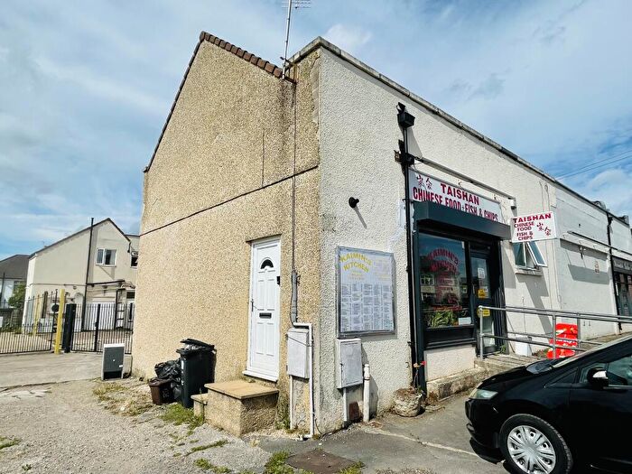 2 Bedroom Flat To Rent In A Alberton Road, Bristol, BS16