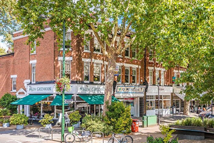 4 Bedroom Flat For Sale In Station Parade, Kew, TW9