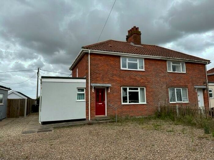 3 Bedroom Semi-Detached House For Sale In The Oaks, Rockland St. Mary, Norwich, Norfolk, NR14