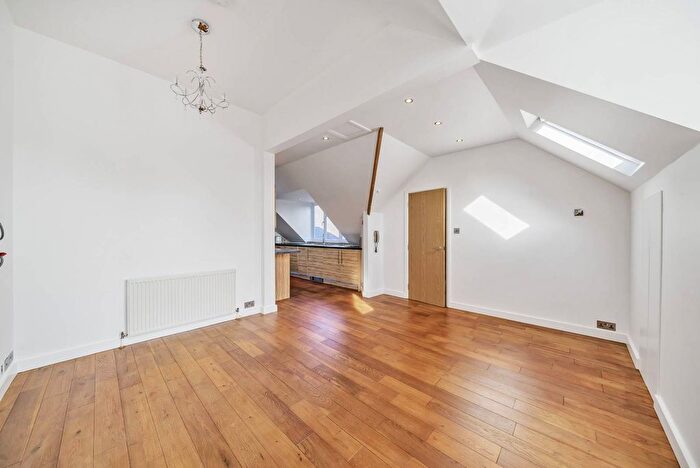 2 Bedroom Flat To Rent In West Hill, Putney, London, SW15