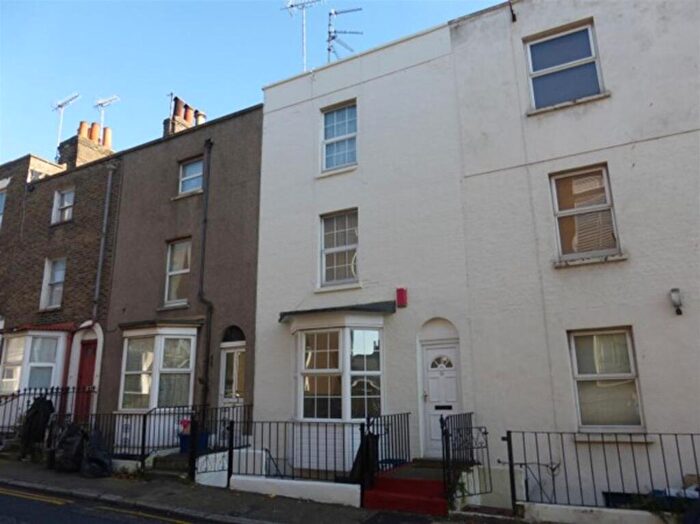 1 Bedroom Flat To Rent In Hardres Street, Ramsgate, CT11