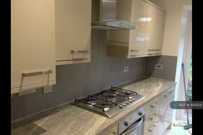 4 Bedroom Semi-Detached House To Rent In Southway, Leamington Spa, CV31