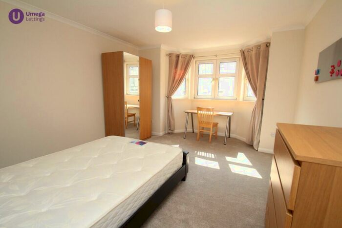 3 Bedroom Flat To Rent In Duff Street, Dalry, Edinburgh, EH11