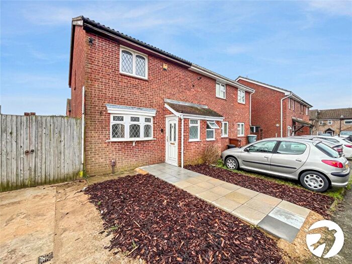 3 Bedroom Semi-Detached House To Rent In Shepperton Close, Chatham, Kent, ME5