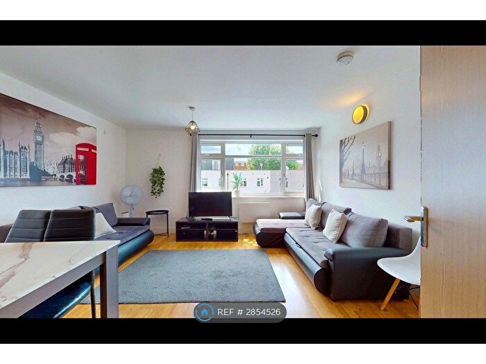 2 Bedroom Flat To Rent In Southwark Park Road, London, SE16