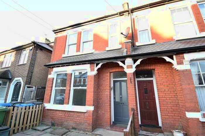 2 Bedroom Flat To Rent In Ellerton Road, Surbiton, KT6