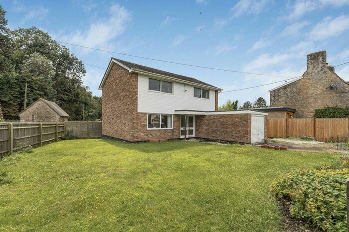 4 Bedroom Detached House For Sale In Middleton Road, Bucknell, OX27