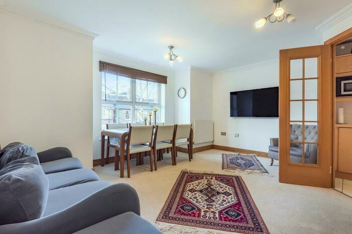 2 Bedroom Apartment To Rent In Kingston, Surrey, KT2
