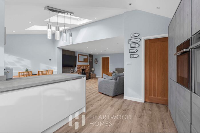 3 Bedroom Semi-Detached House For Sale In Gibbons Close, Sandridge, St. Albans, AL4