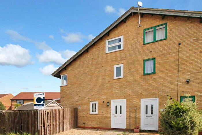 3 Bedroom Town House For Sale In Studley Knapp, Walnut Tree Milton Keynes, MK7