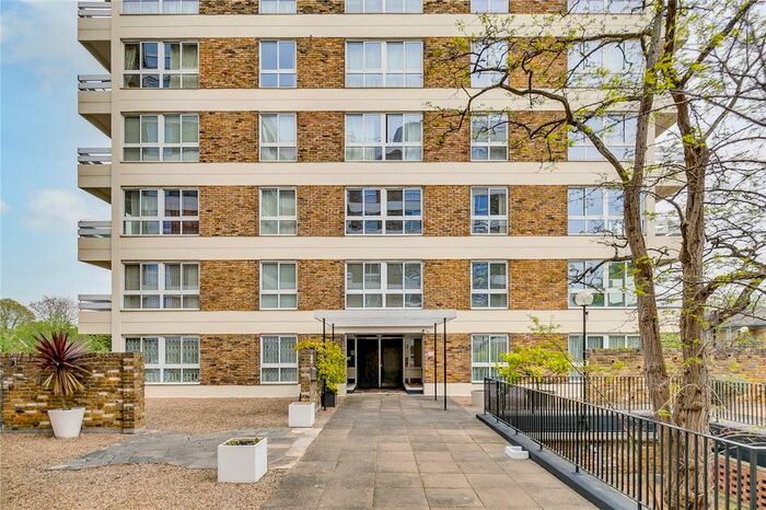 3 Bedroom Flat To Rent In March Court, Warwick Drive, London, SW15