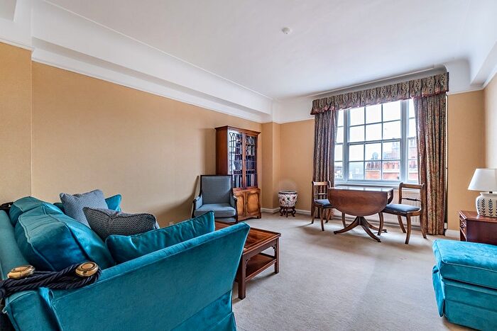 2 Bedroom Flat To Rent In Turks Row, London, SW3