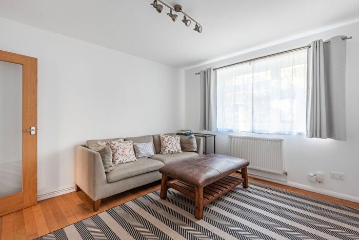 2 Bedroom Flat To Rent In Crescent Lane, London, SW4