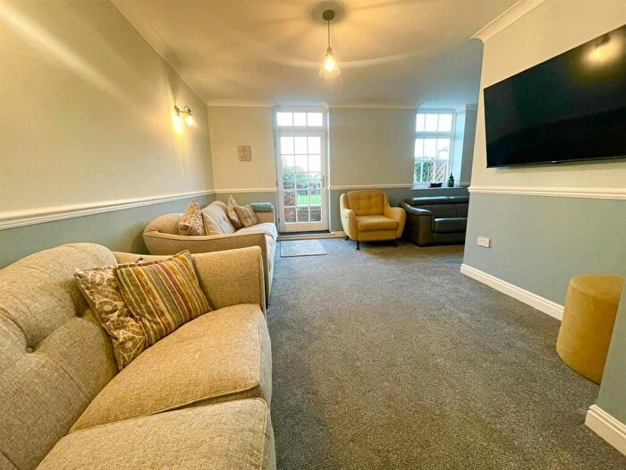3 Bedroom Terraced House For Sale In Railway Street, Hornsea, HU18
