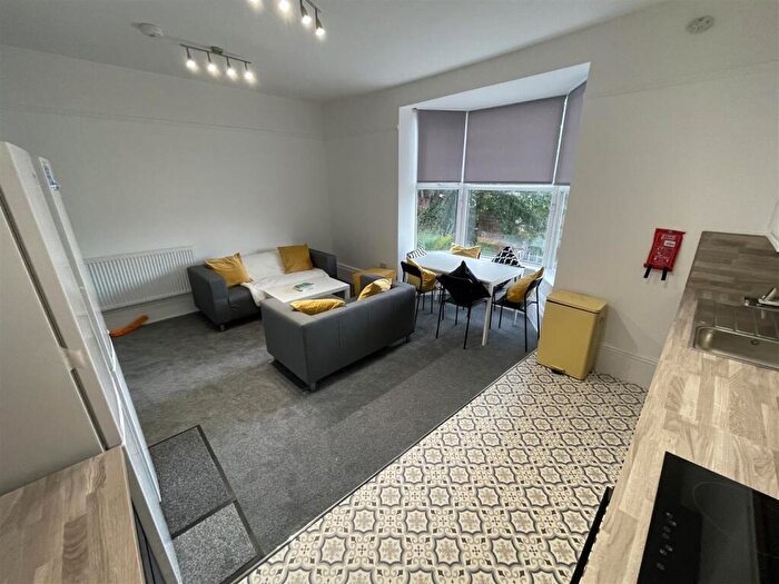 6 Bedroom Terraced House To Rent In A Crookesmoor Road, S10