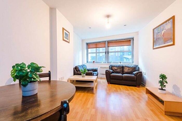 2 Bedroom Flat To Rent In Montana House, Princess Street, Southern Gateway, Manchester, M1